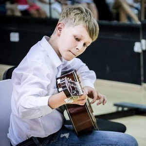 Уроки игры на акустической гитаре